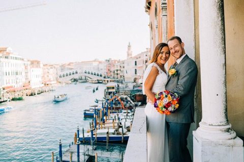 A colorful and fun wedding in Venice at sunrise