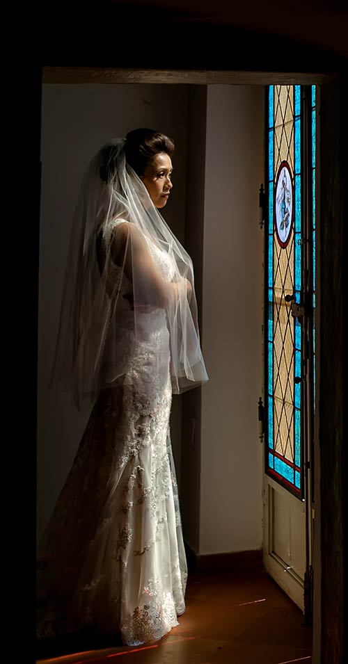 Robin in her chic lace wedding dress