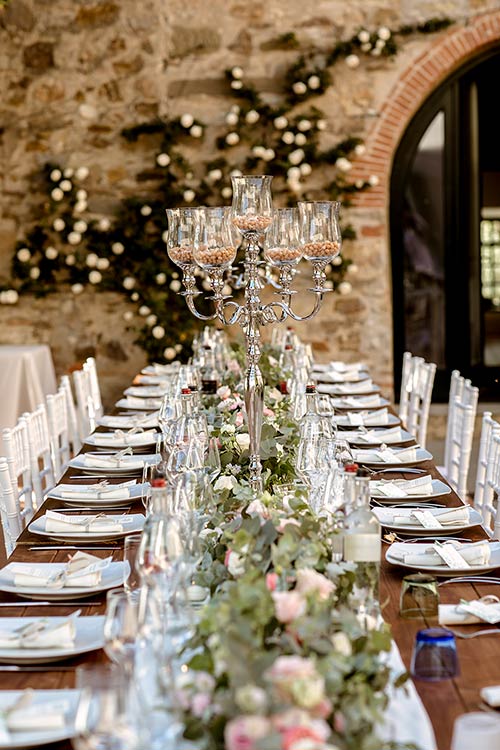 A very stylish wedding reception in Tuscany