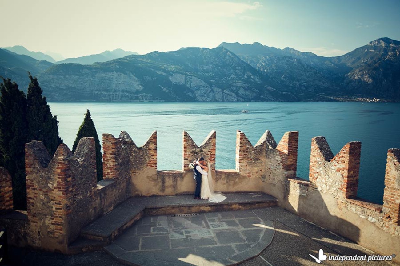 Castle of Malcesine, destination wedding on Lake Garda. Photo by Independent Pictures