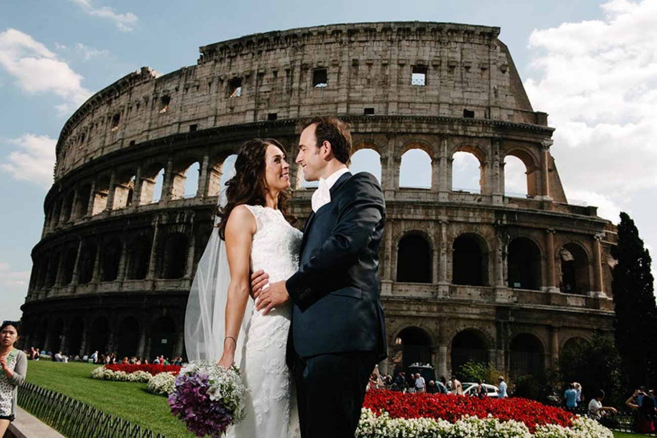 Colosseo, a must have for your wedding photos in Rome - photo Alessandro Zingone
