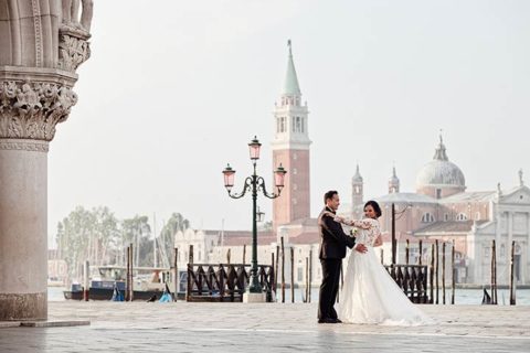 A catholic wedding at sunrise in Venice