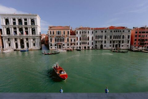 A unique elopement in Venice
