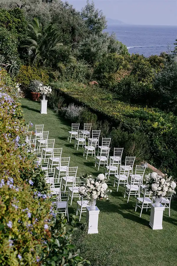 Outdoor wedding ceremony with sea view on the Italian Riviera