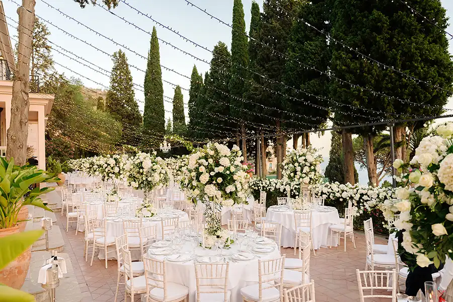 An elegant outdoor reception in Taormina surrounded by Mediterranean greenery