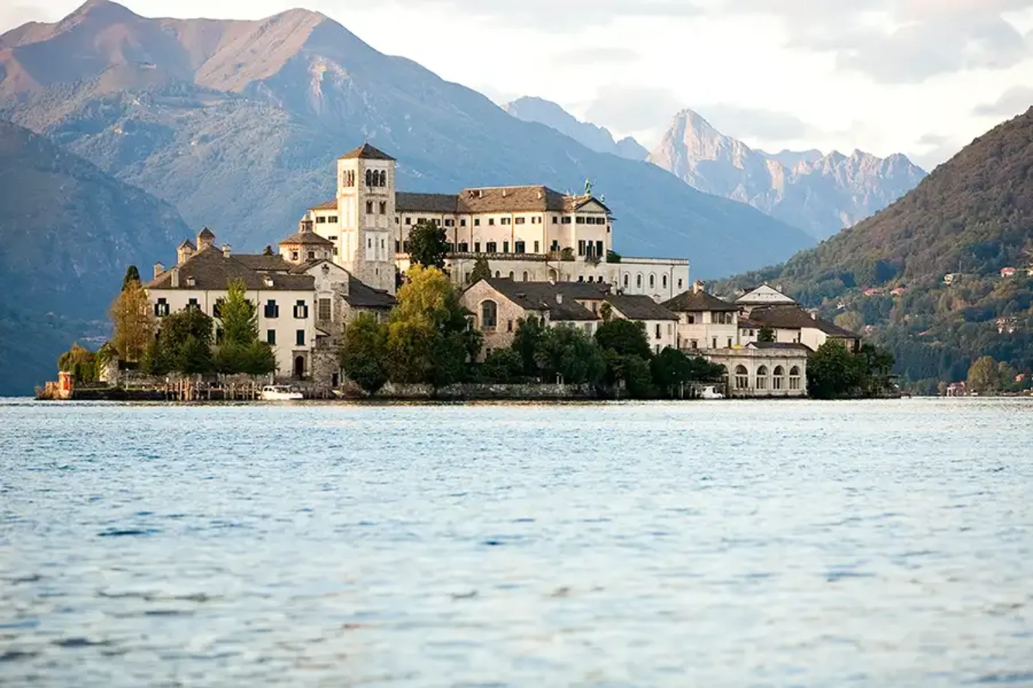 A romantic and sweet wedding on Lake Orta